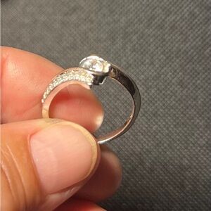 Elegant Silver Ring with Zircons